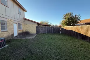 1021 Pleasant Valley Ln, Arlington, TX 76015 - Photo 18