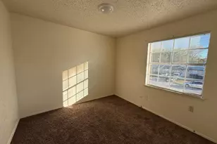 1021 Pleasant Valley Ln, Arlington, TX 76015 - Photo 10