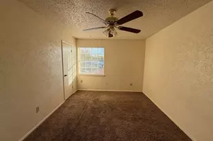 1021 Pleasant Valley Ln, Arlington, TX 76015 - Photo 20