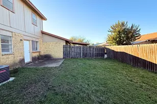 1021 Pleasant Valley Ln, Arlington, TX 76015 - Photo 18