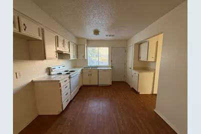 1021 Pleasant Valley Lane, Arlington, TX 76015 - Photo 6