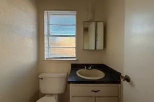 1021 Pleasant Valley Ln, Arlington, TX 76015 - Photo 16