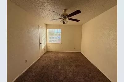 1021 Pleasant Valley Lane, Arlington, TX 76015 - Photo 6