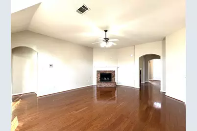 5287 W Cove Way, Grand Prairie, TX 75052 - Photo 4