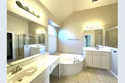 5287 W Cove Way, Grand Prairie, TX 75052 - Photo 12