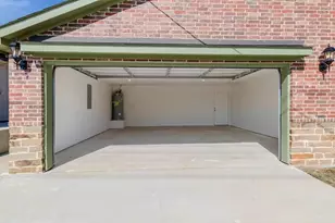 2310 Dalworth St, Grand Prairie, TX 75050 - Photo 2