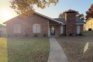 707 Southwood Cir, Duncanville, TX 75137 - Photo 1