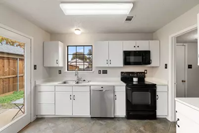 4231 Phoenix, Carrollton, TX 75010 - Photo 4