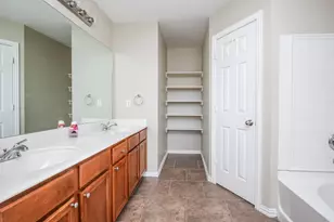 125 Currie Ct, Crowley, TX 76036 - Photo 10