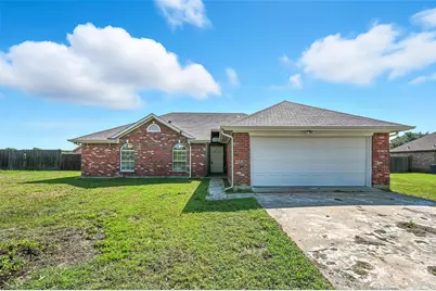5007 Creek Crossing Drive, Greenville, TX 75402 - Photo 2