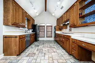 1030 N Meadow Ct, Lewisville, TX 75077 - Photo 10