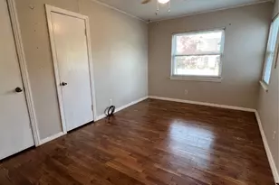 909 Rindie St, Irving, TX 75060 - Photo 8