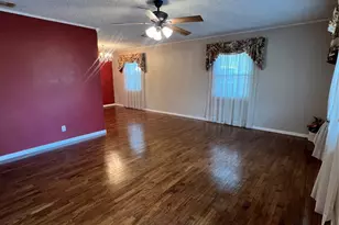 909 Rindie St, Irving, TX 75060 - Photo 2