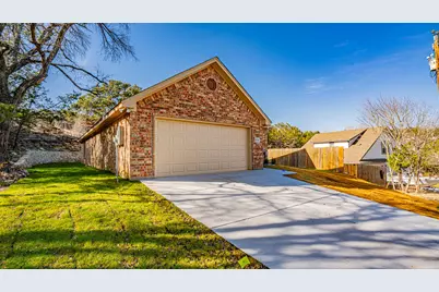2718 Austin Drive, Granbury, TX 76048 - Photo 4