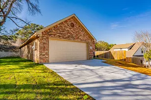 2718 Austin Dr, Granbury, TX 76048 - Photo 4