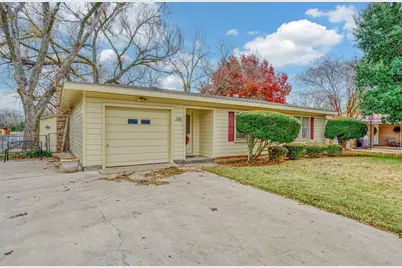 136 Bowie Street, McGregor, TX 76657 - Photo 2