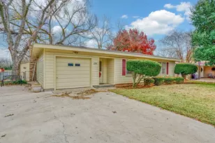 136 Bowie St, McGregor, TX 76657 - Photo 2