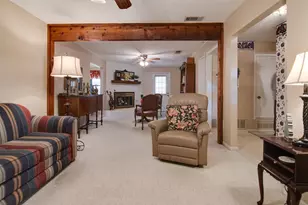 241 Hedgerow Ln, Lewisville, TX 75057 - Photo 4