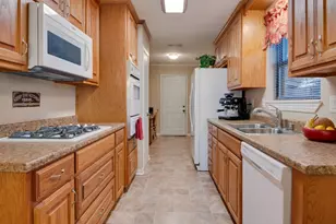 241 Hedgerow Ln, Lewisville, TX 75057 - Photo 10