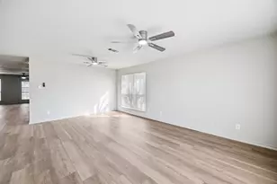 5601 Chimney Rock Dr, Arlington, TX 76017 - Photo 4