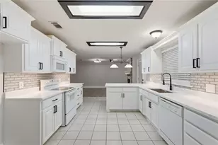 2901 Branch Oaks Dr, Garland, TX 75043 - Photo 2