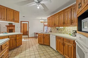 2707 Lincoln Dr, Arlington, TX 76006 - Photo 8