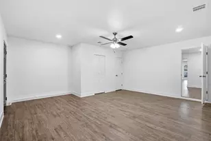 8949 Shorelark Dr, Dallas, TX 75217 - Photo 18