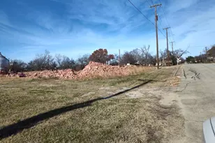 408 S 4th St, Corsicana, TX 75110 - Photo 1