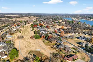 234 Navajo Trail W, Lake Kiowa, TX 76240 - Photo 32