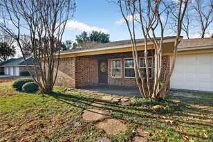 234 Navajo Trail W, Lake Kiowa, TX 76240 - Photo 1