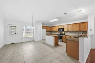 309 Moonlight Dr, Euless, TX 76039 - Photo 6