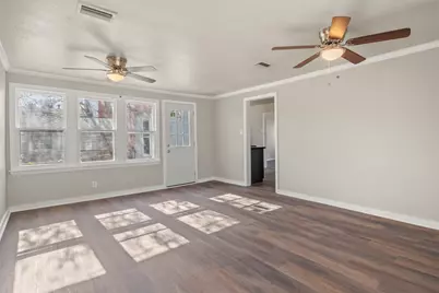 320 NE 31st Street, Grand Prairie, TX 75050 - Photo 10