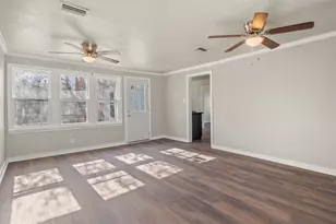 320 NE 31st St, Grand Prairie, TX 75050 - Photo 10