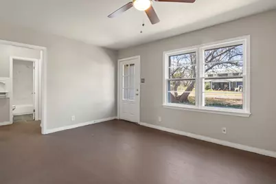 320 NE 31st Street, Grand Prairie, TX 75050 - Photo 4