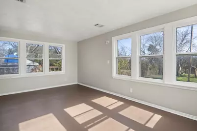 320 NE 31st Street, Grand Prairie, TX 75050 - Photo 14