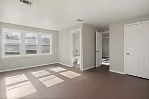 320 NE 31st St, Grand Prairie, TX 75050 - Photo 12