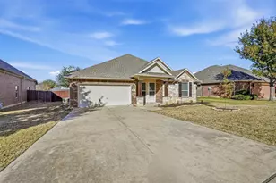 851 Valley Ridge Rd, Burleson, TX 76028 - Photo 2