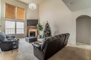 317 Crescent Creek Ln, Fort Worth, TX 76140 - Photo 4