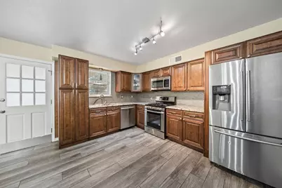 2419 Bentley Avenue, Dallas, TX 75211 - Photo 12