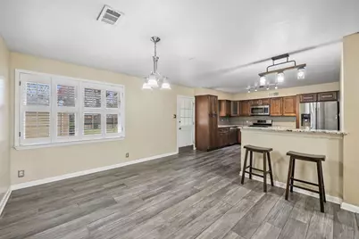 2419 Bentley Avenue, Dallas, TX 75211 - Photo 10