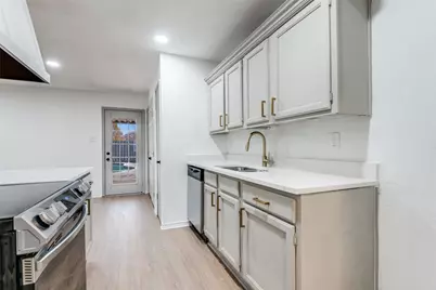 6006 Lakecrest Drive, Garland, TX 75043 - Photo 8