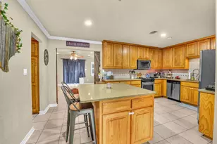 325 Huggins Dr, Springtown, TX 76082 - Photo 4