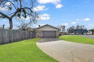 325 Huggins Dr, Springtown, TX 76082 - Photo 26