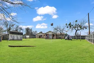 325 Huggins Dr, Springtown, TX 76082 - Photo 20