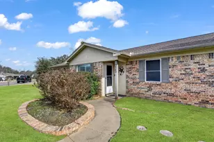 325 Huggins Dr, Springtown, TX 76082 - Photo 28