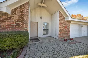 2411 Amber Hill Ln, Euless, TX 76039 - Photo 2