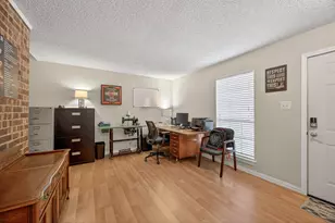 2411 Amber Hill Ln, Euless, TX 76039 - Photo 4