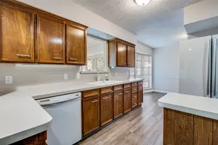 1902 Green Meadow Ct, Arlington, TX 76013 - Photo 12