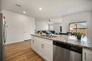 909 Avagail Ave, Springtown, TX 76082 - Photo 10