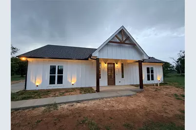 518 Strong Street, Bowie, TX 76230 - Photo 2